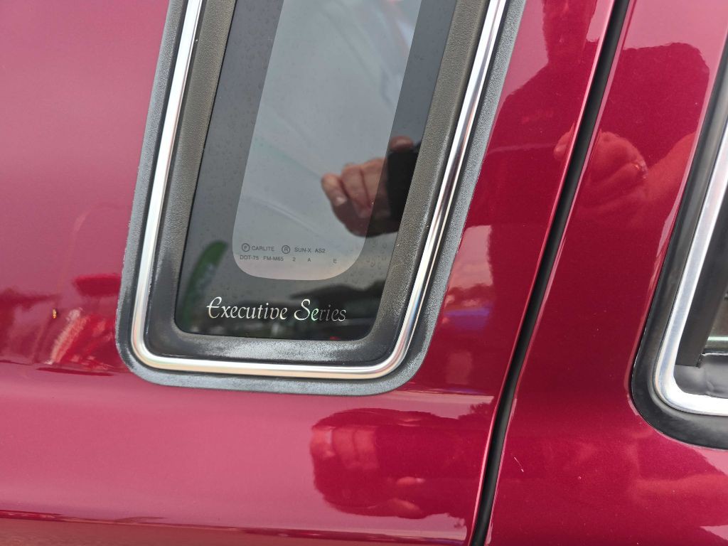 1993 Lincoln Town Car Image 10