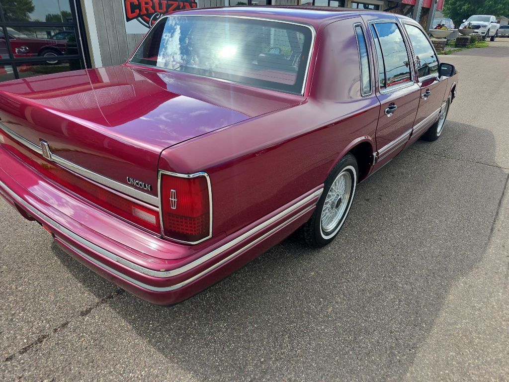 1993 Lincoln Town Car Image 12
