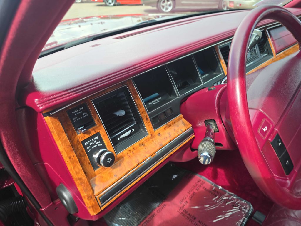 1993 Lincoln Town Car Image 36