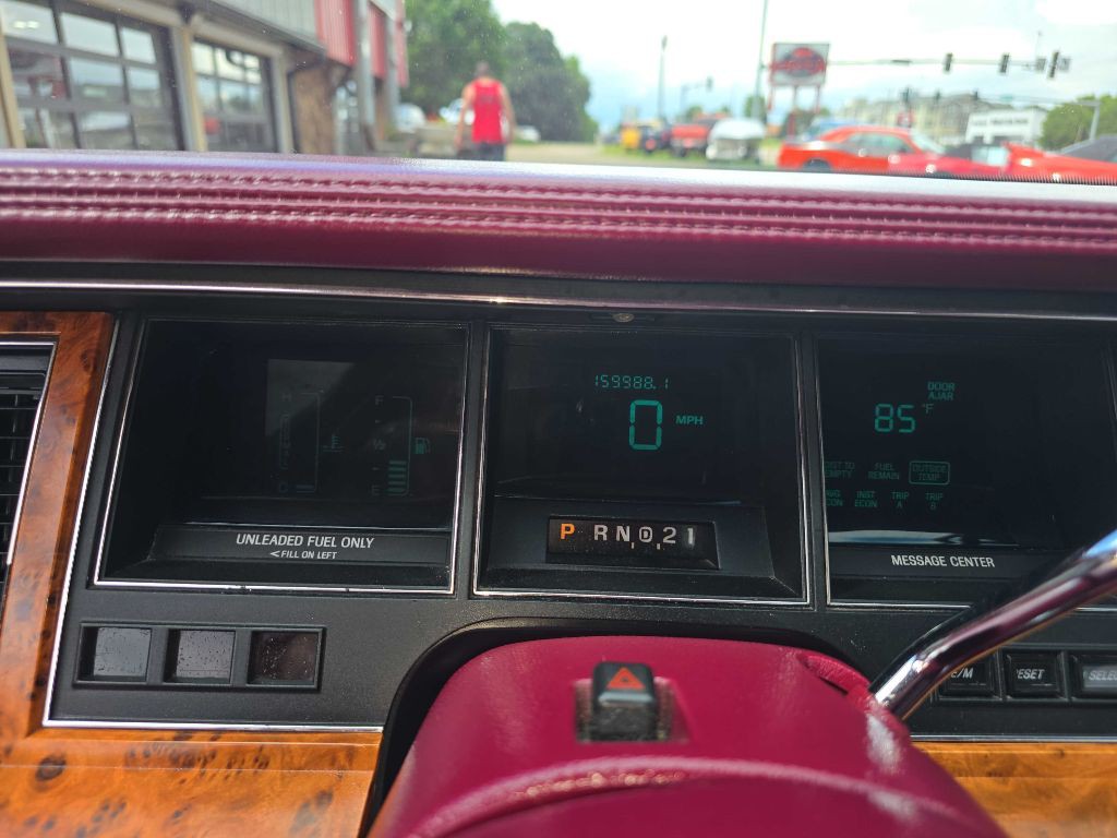 1993 Lincoln Town Car Image 39