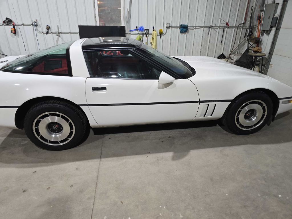 1985 Chevrolet Corvette Image 3