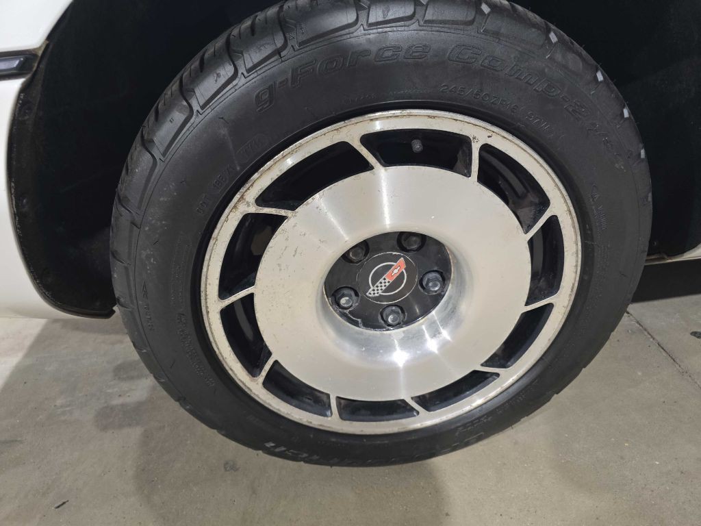 1985 Chevrolet Corvette Image 28