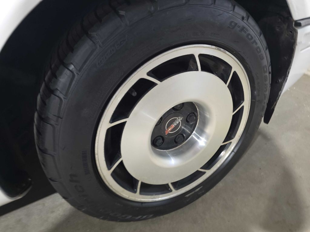 1985 Chevrolet Corvette Image 30