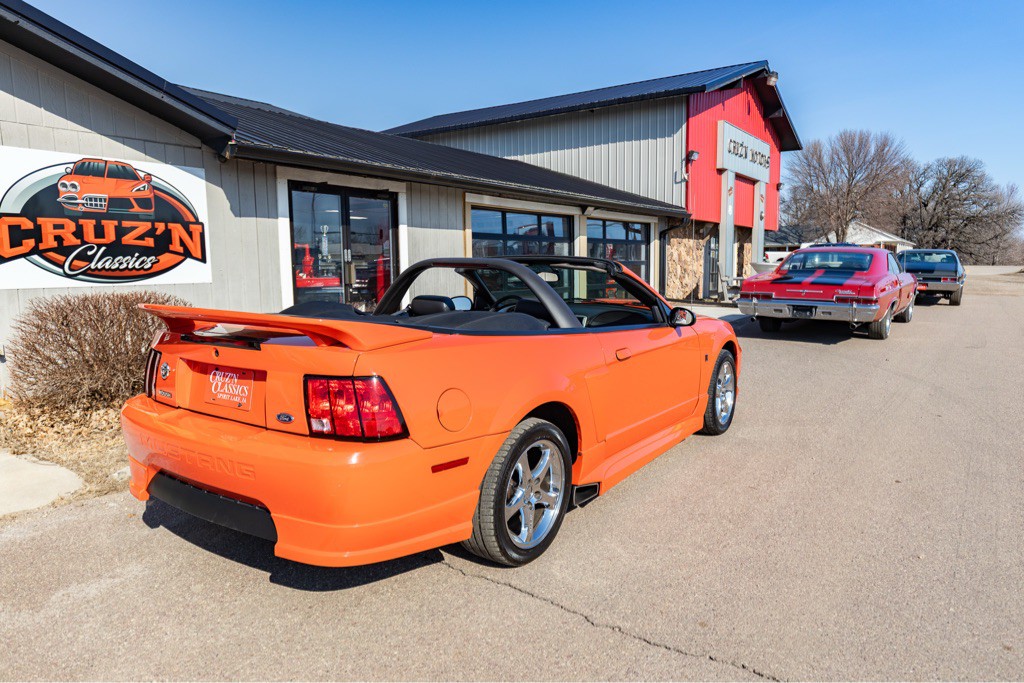 2004 Ford Mustang Image 12