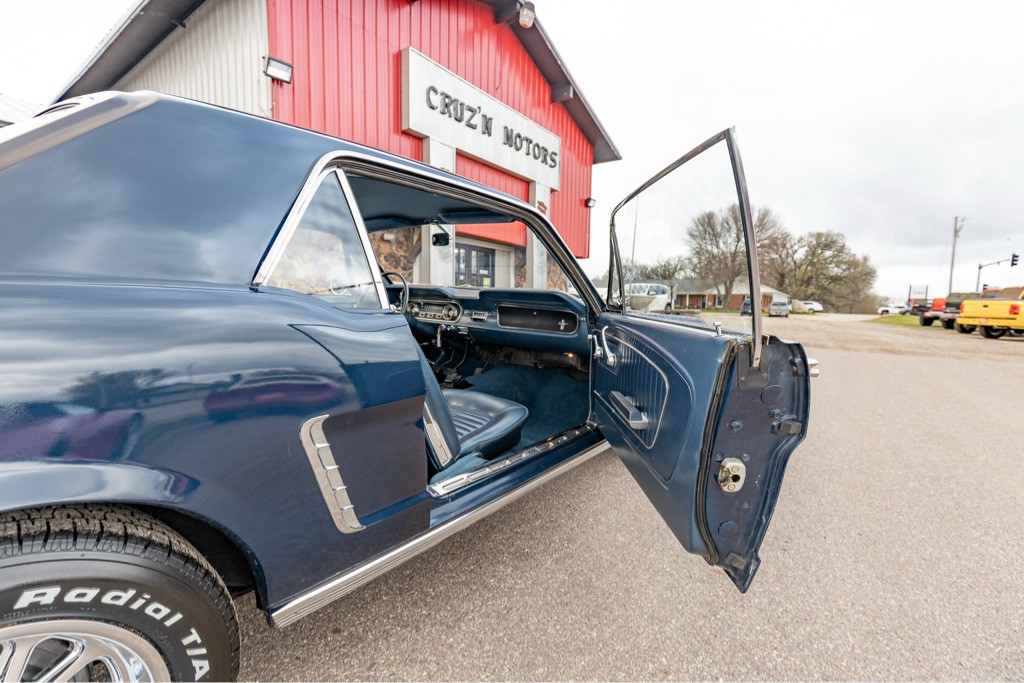 1965 Ford Mustang Image 38