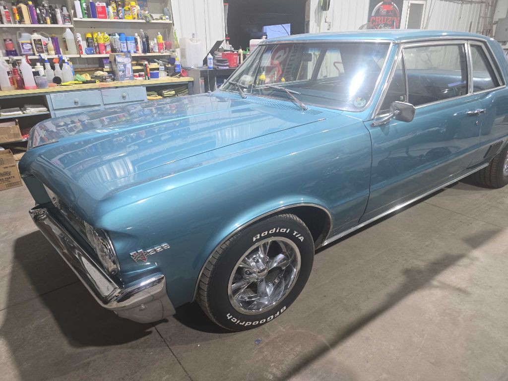 1964 Pontiac Lemans Image 3