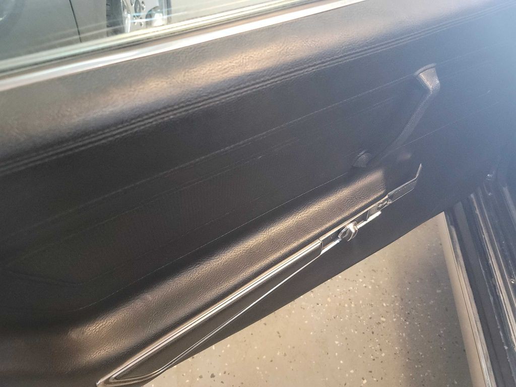 1975 Chevrolet Corvette Image 2