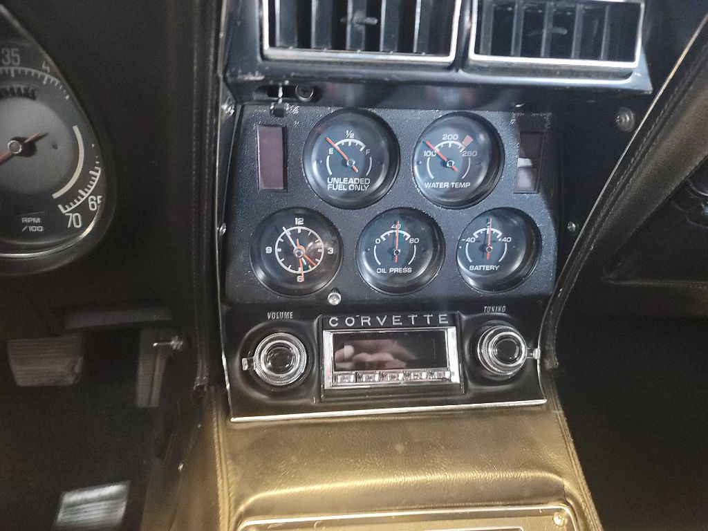 1975 Chevrolet Corvette Image 10