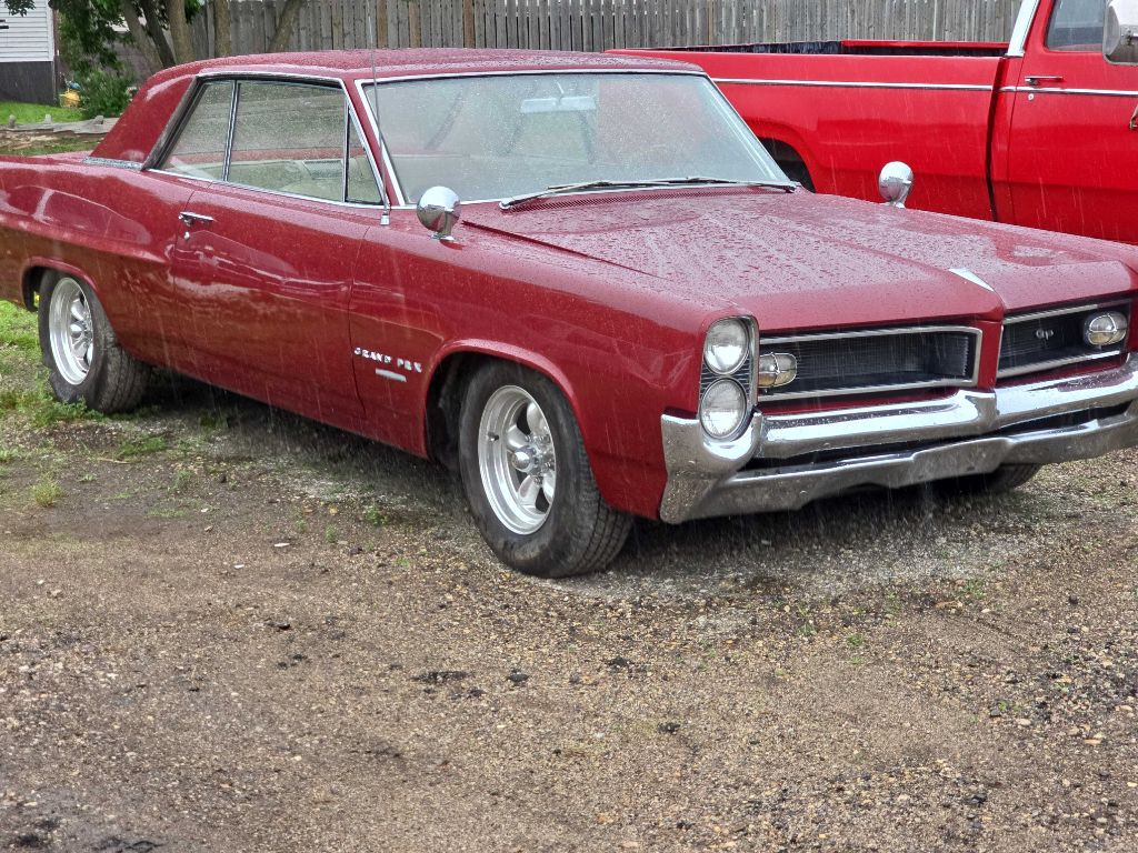 1964 Pontiac Grand Prix Image 1