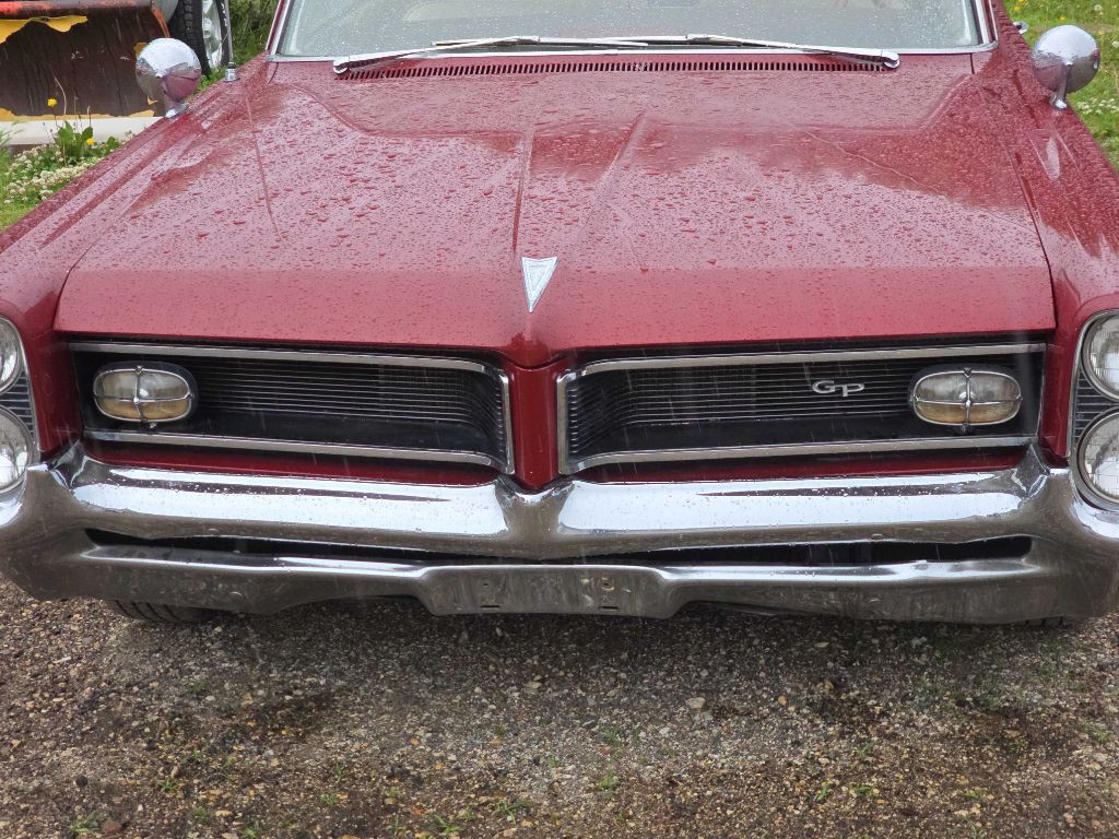 1964 Pontiac Grand Prix Image 3