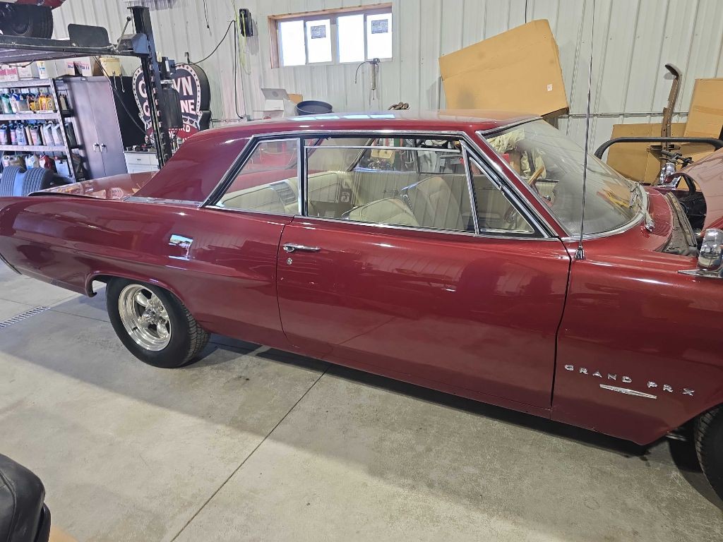 1964 Pontiac Grand Prix Image 4
