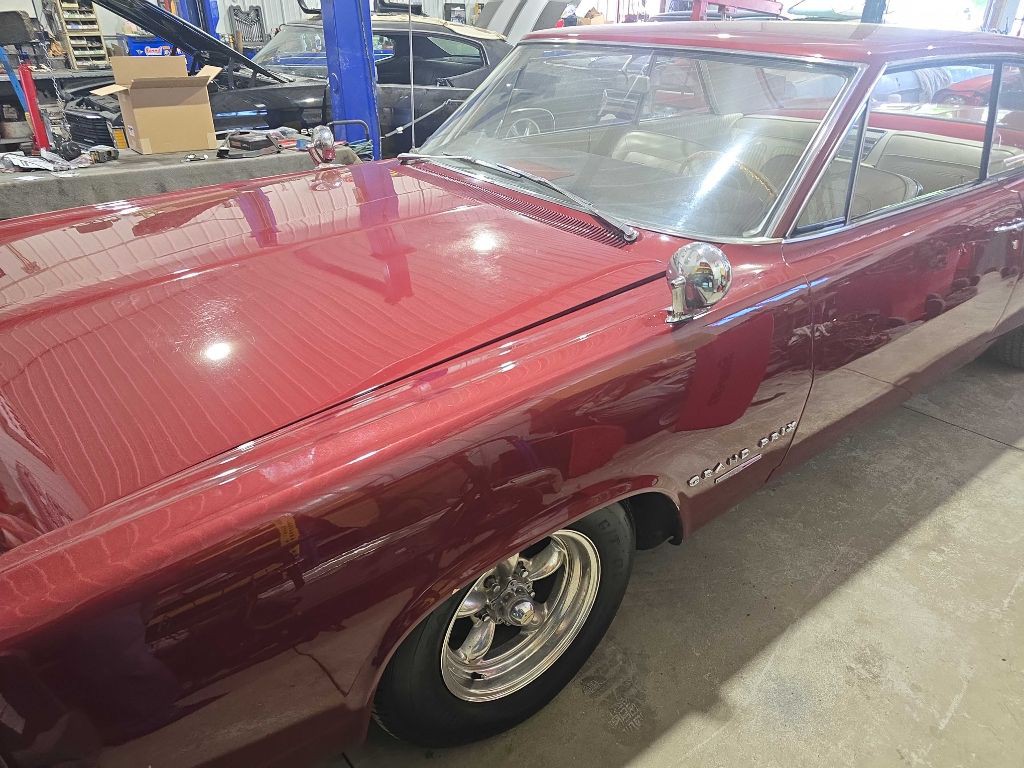 1964 Pontiac Grand Prix Image 10