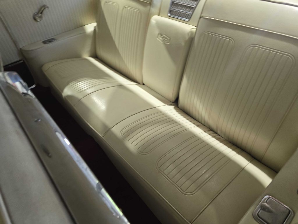 1964 Pontiac Grand Prix Image 18