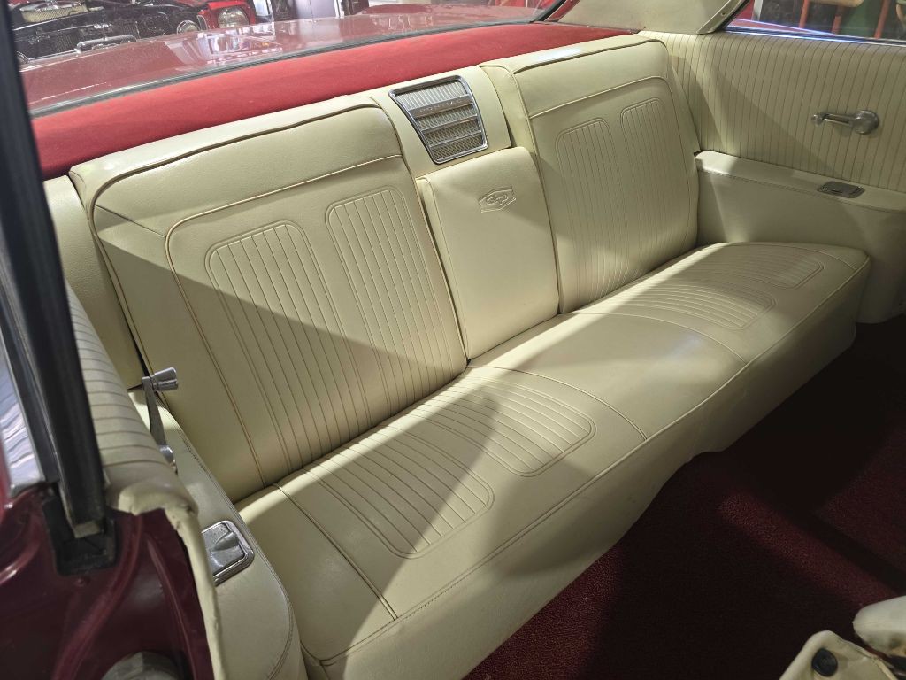 1964 Pontiac Grand Prix Image 30