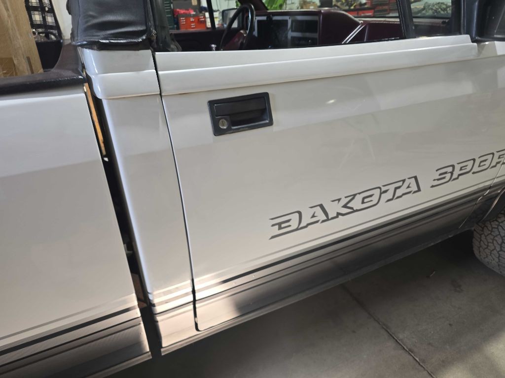 1989 Dodge Dakota Image 17