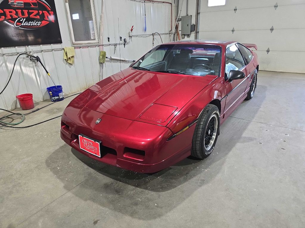 1988 Pontiac Fiero Image 2