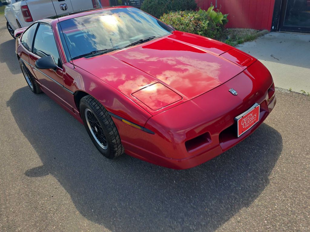 1988 Pontiac Fiero Image 3