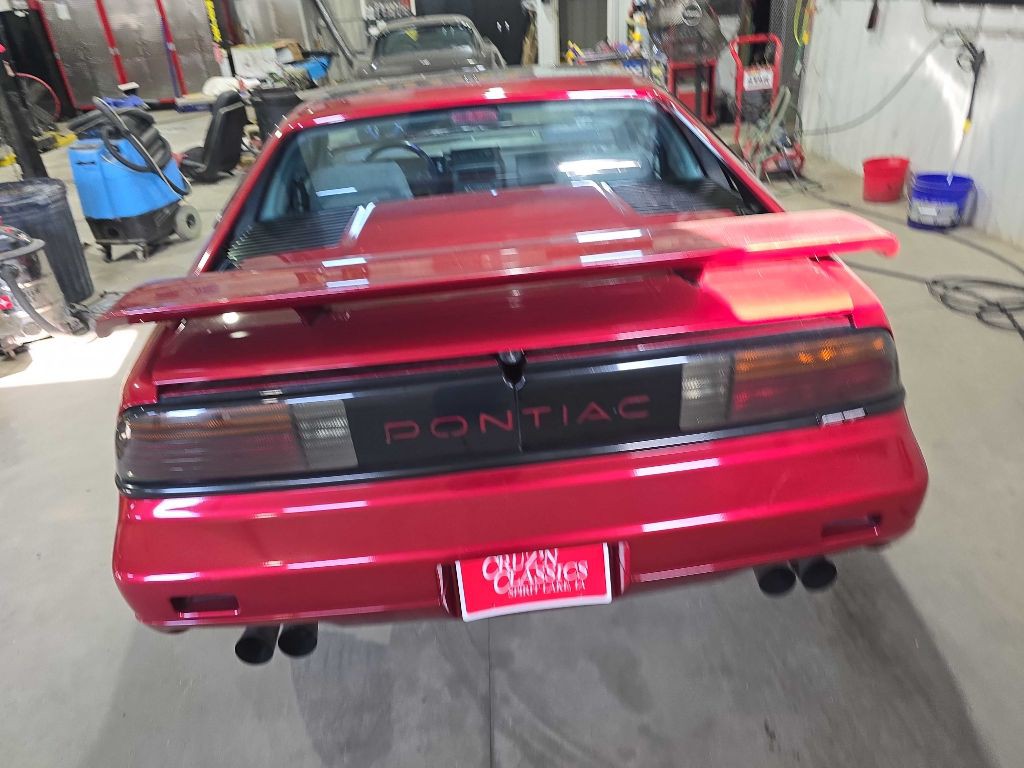 1988 Pontiac Fiero Image 6