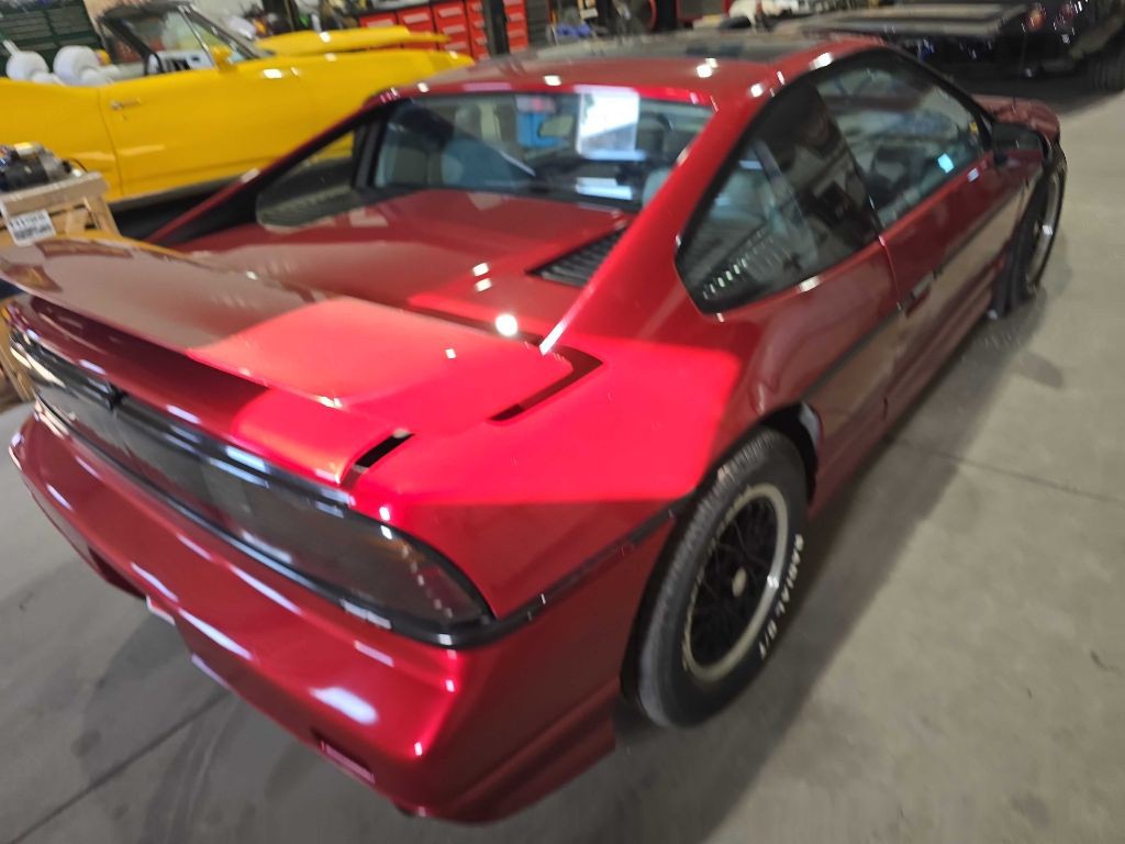 1988 Pontiac Fiero Image 8