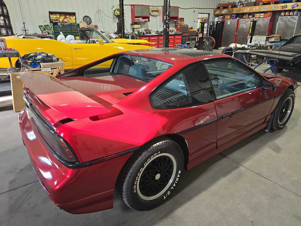 1988 Pontiac Fiero Image 14