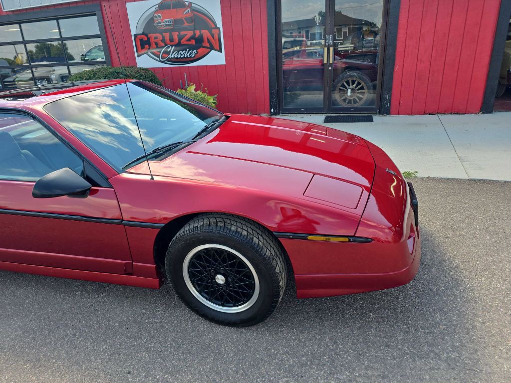 1988 Pontiac Fiero Image 17