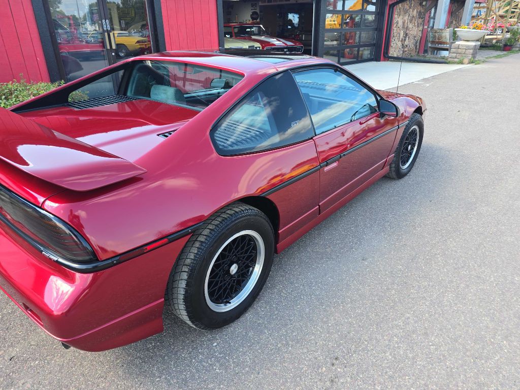 1988 Pontiac Fiero Image 21