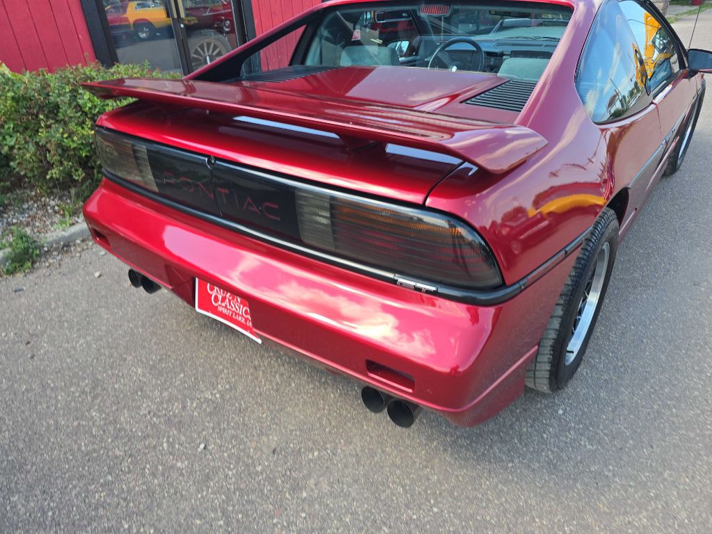 1988 Pontiac Fiero Image 24