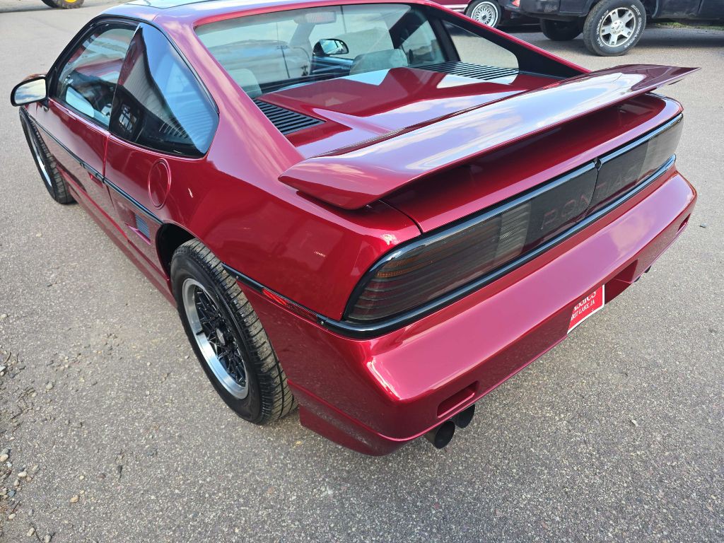 1988 Pontiac Fiero Image 25