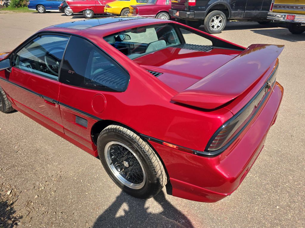 1988 Pontiac Fiero Image 30