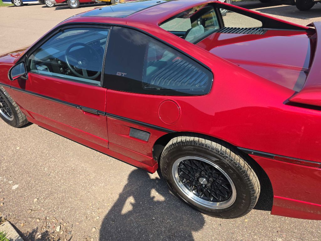 1988 Pontiac Fiero Image 32