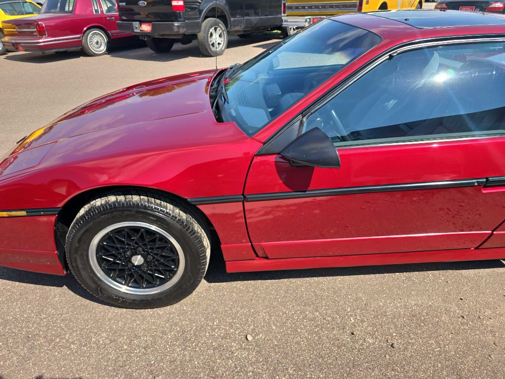 1988 Pontiac Fiero Image 34