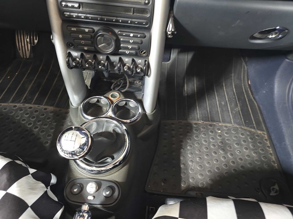 2005 MINI Cooper Image 6