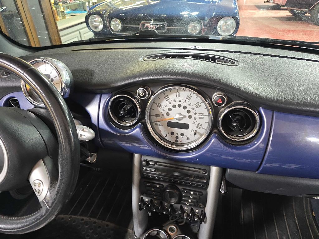 2005 MINI Cooper Image 7