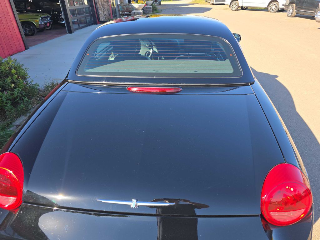 2002 Ford Thunderbird Image 28