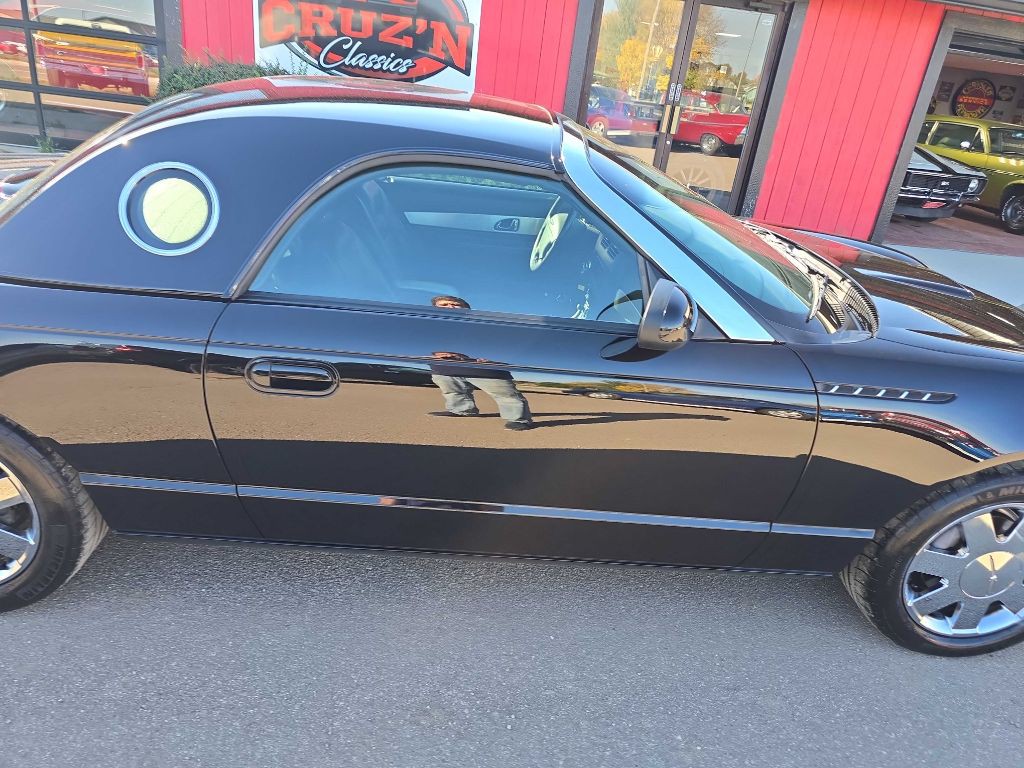 2002 Ford Thunderbird Image 9
