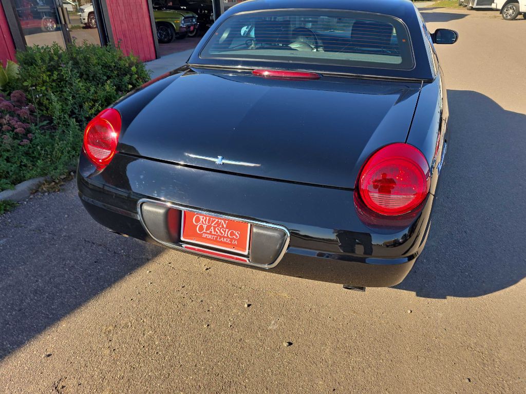 2002 Ford Thunderbird Image 10