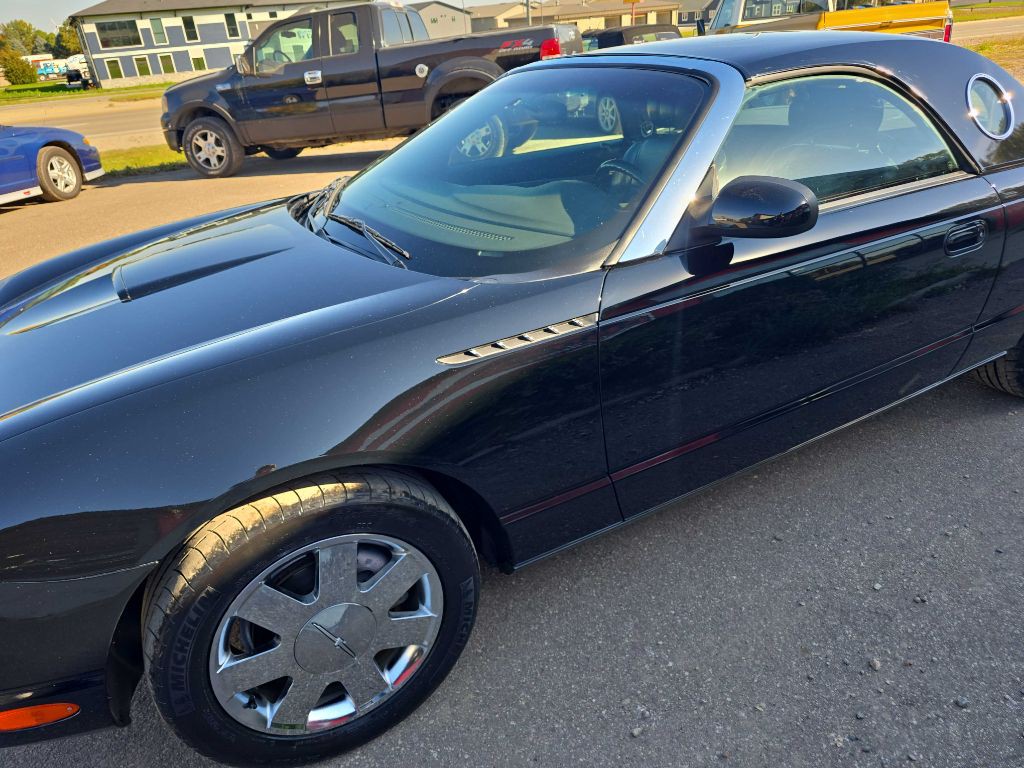 2002 Ford Thunderbird Image 23