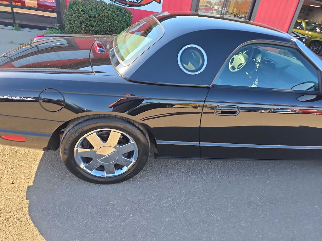 2002 Ford Thunderbird Image 26