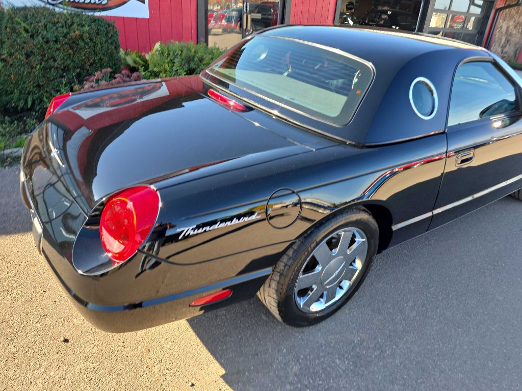 2002 Ford Thunderbird Image 27
