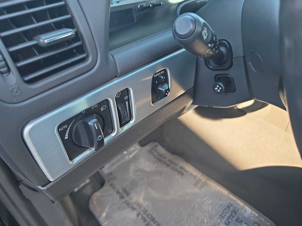 2002 Ford Thunderbird Image 35