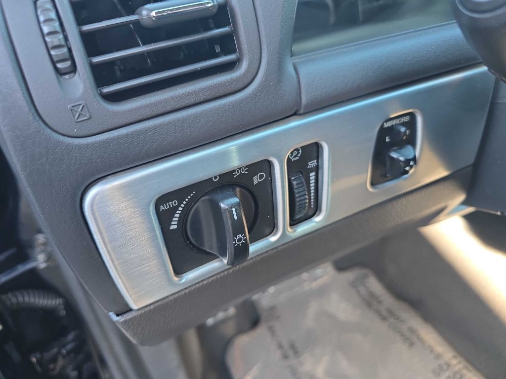 2002 Ford Thunderbird Image 37