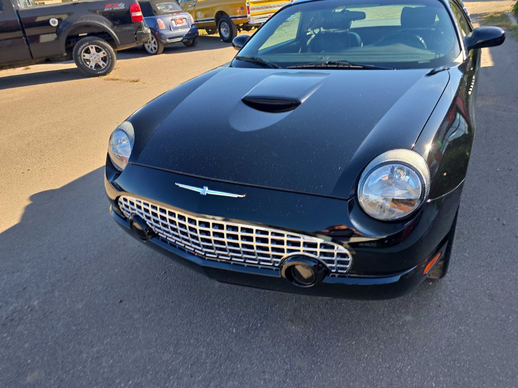 2002 Ford Thunderbird Image 4