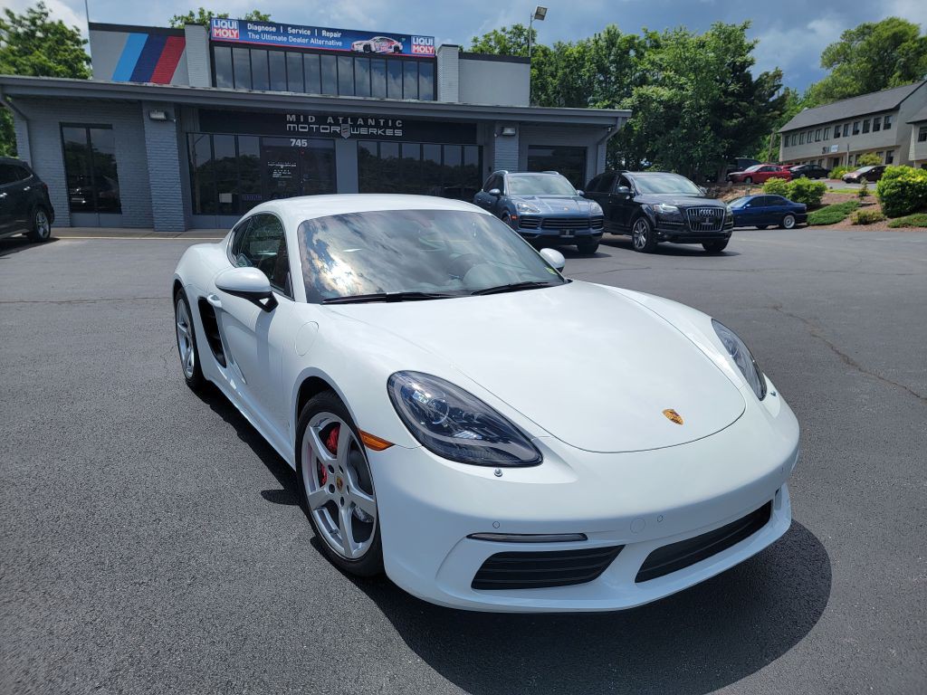 2023 Porsche Cayman Image 2