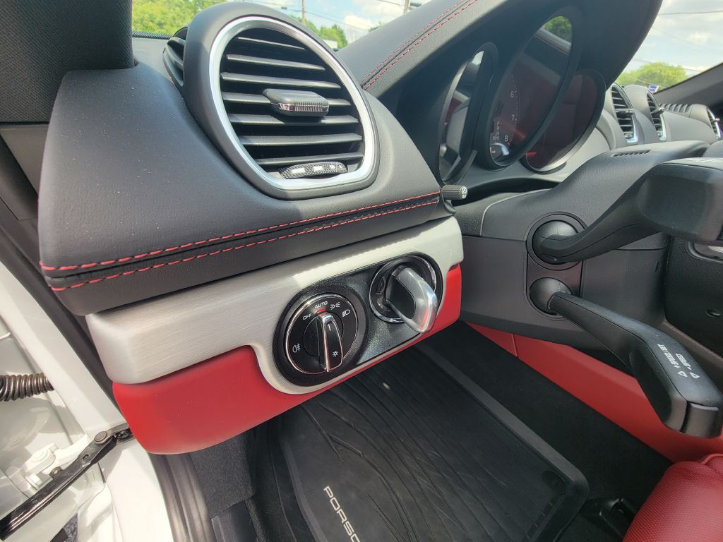 2023 Porsche Cayman Image 30