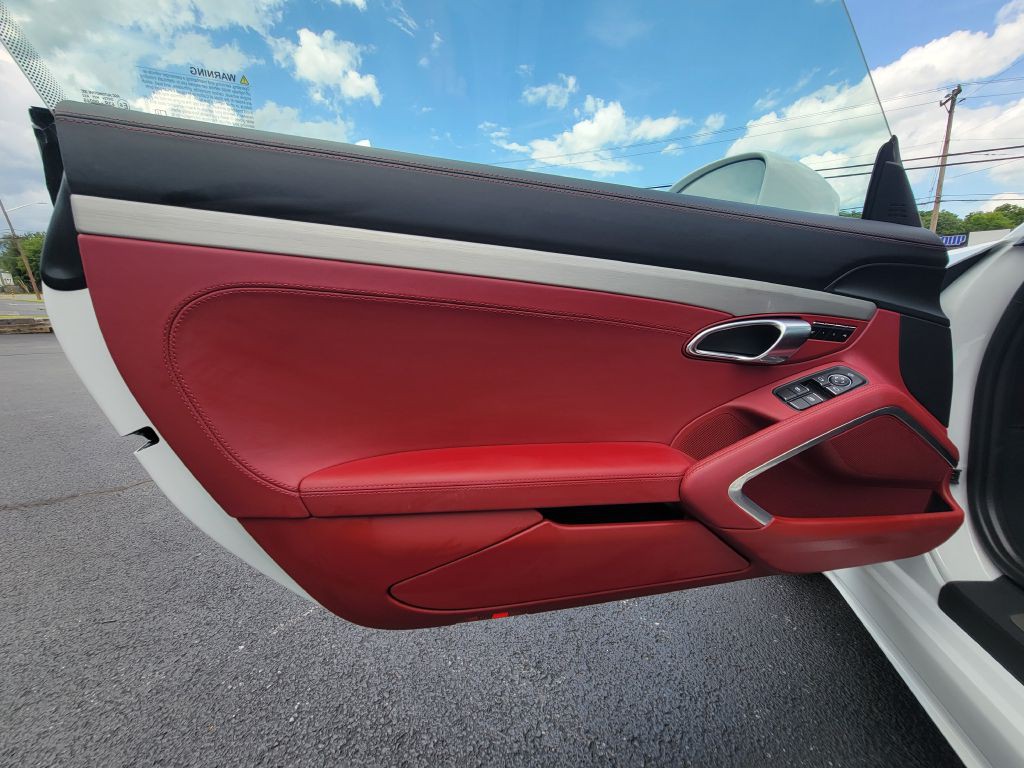 2023 Porsche Cayman Image 32
