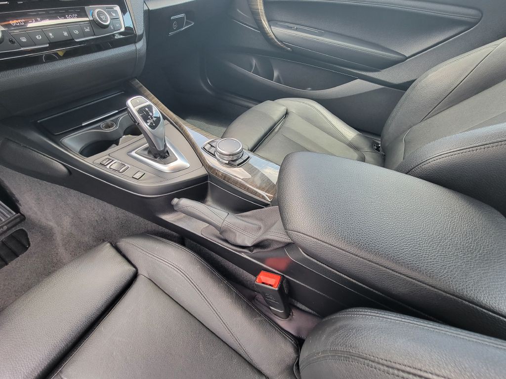 2016 BMW 2 Series Image 23