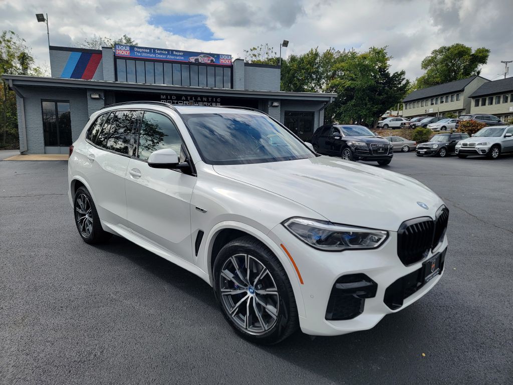 2023 BMW 5 Series Image 2