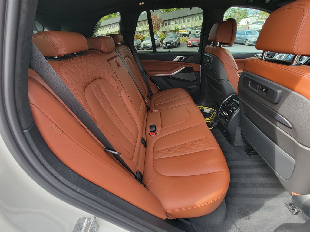 2023 BMW 5 Series Image 19
