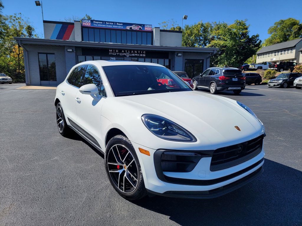 2022 Porsche Macan Image 1