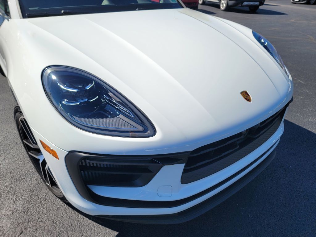 2022 Porsche Macan Image 6